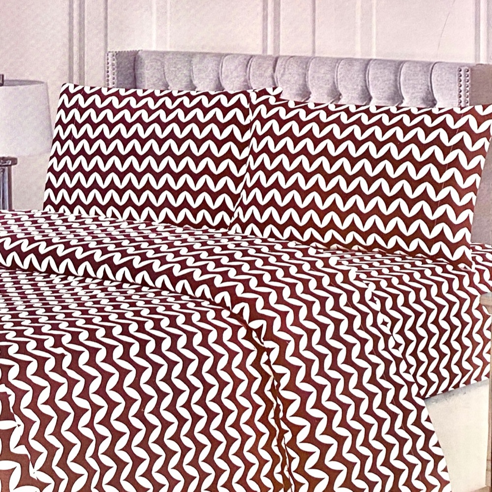 ✨FINAL STOCK✨King 4pc Burgundy Wave Bedsheets